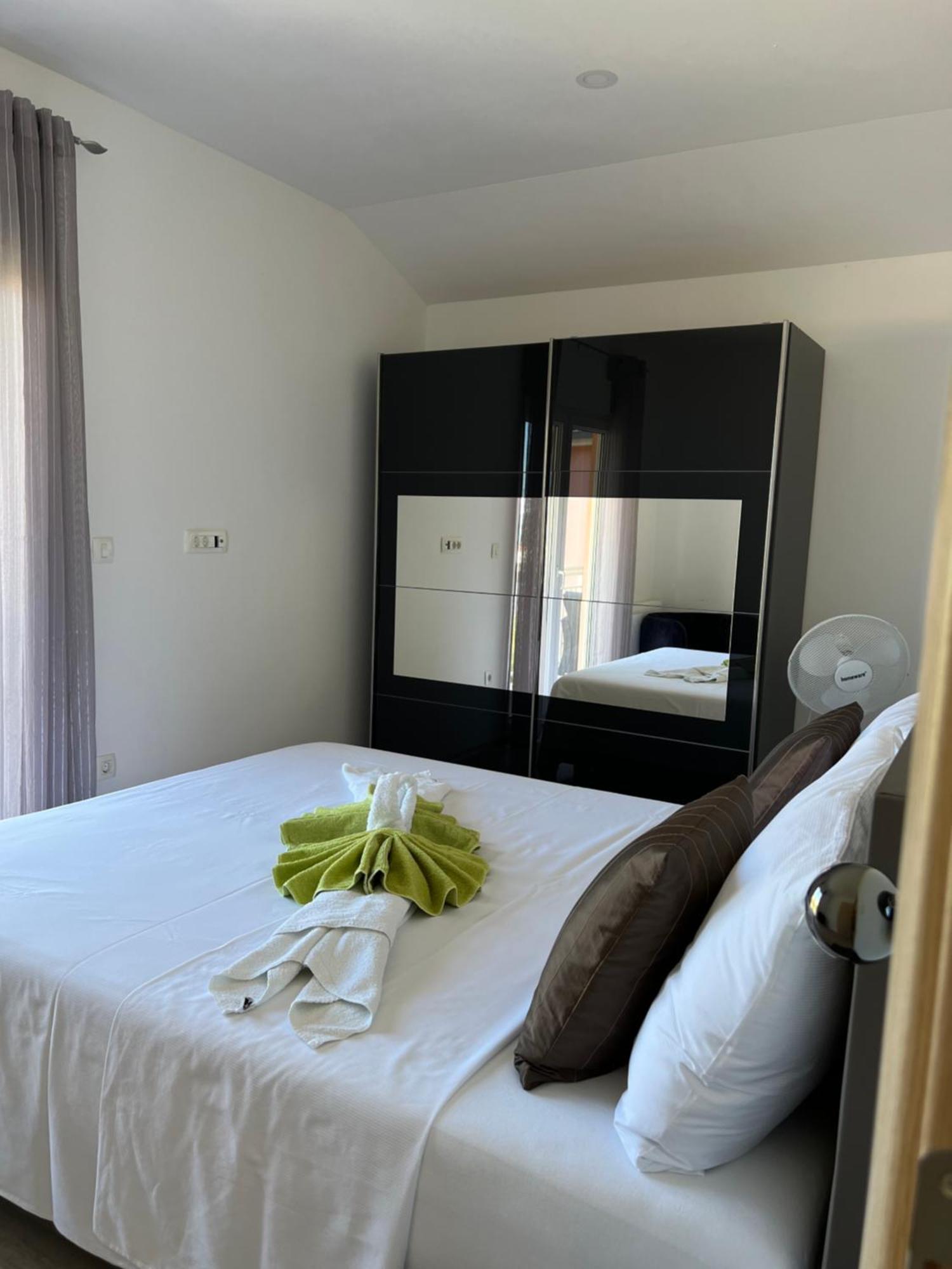 Apartment Marija 2 Near Split Kastela Exterior photo